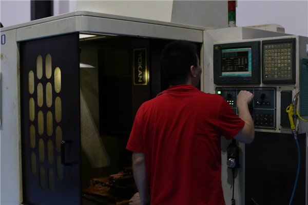 旭錦塑膠模具有限公司，模具部