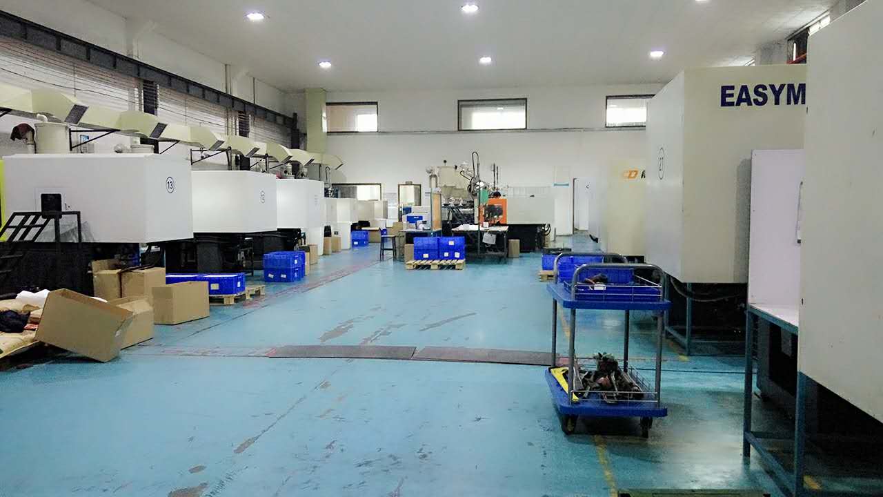 旭錦塑膠模具有限公司，注塑部
